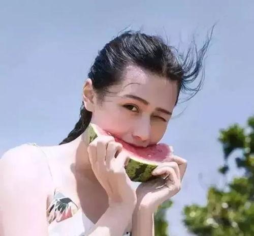 吃瓜可爱头像女,吃瓜可爱头像女生风采展示