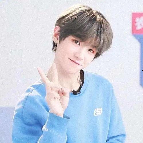 黄明昊在线吃瓜,揭秘娱乐圈幕后故事