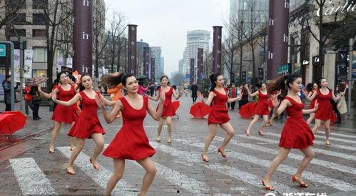 吃瓜街拍照,捕捉街头美食瞬间